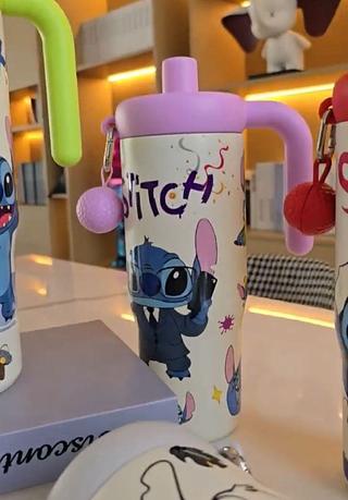 Copo Stitch 1200ml com chaveiro (Cores Variadas)