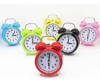 Relógio de mesa analógico com despertador retro