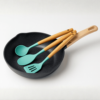 Frigideira Antiaderente 28cm com Cabo de Madeira + Kit 3 Utensílios